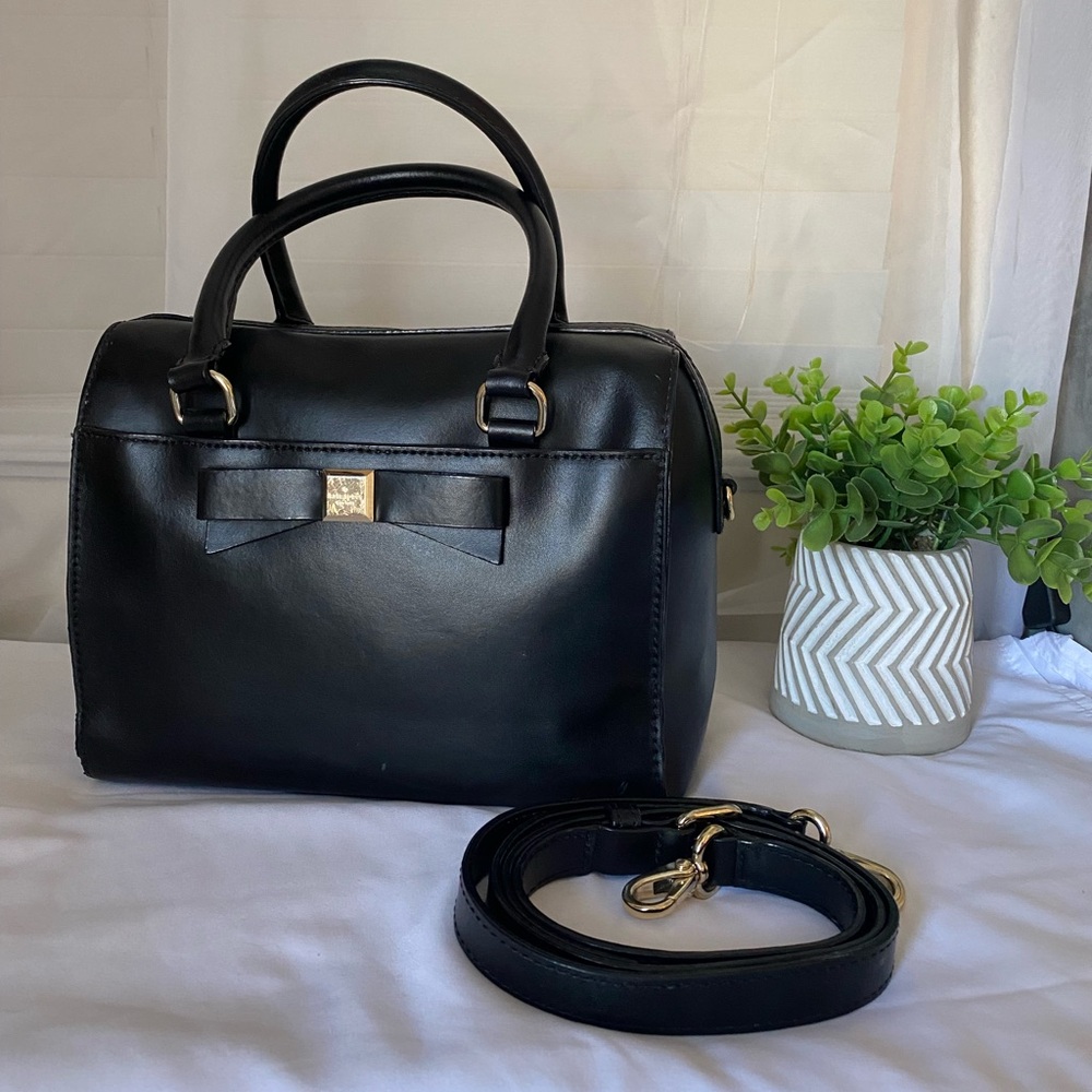 Kate spade Elegant Black Handbag with Bow Accent